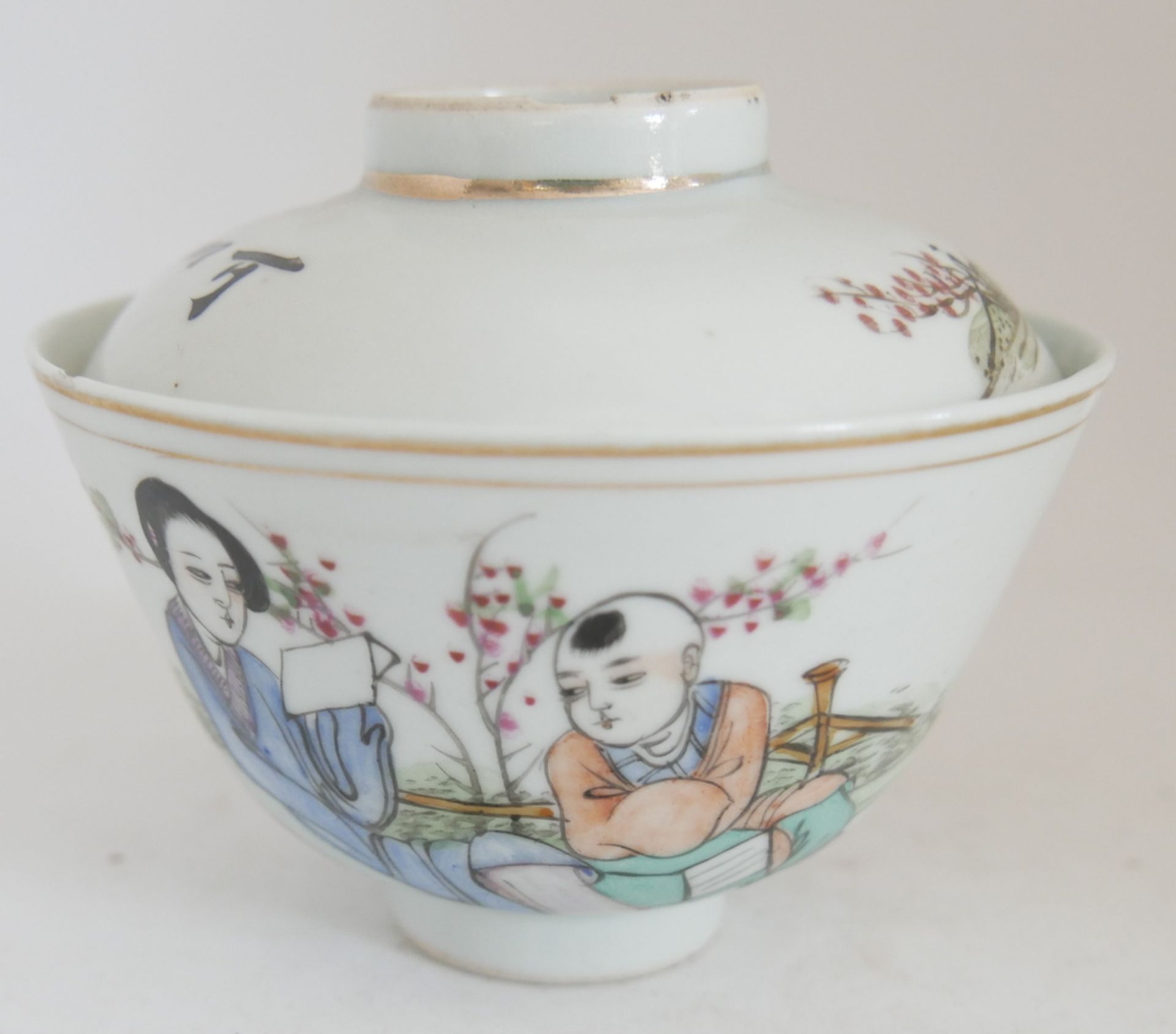 Aus Sammelauflösung! Altes chinesisches Porzellan des 19. Jahrhunderts. Koppchen mit Deckel.