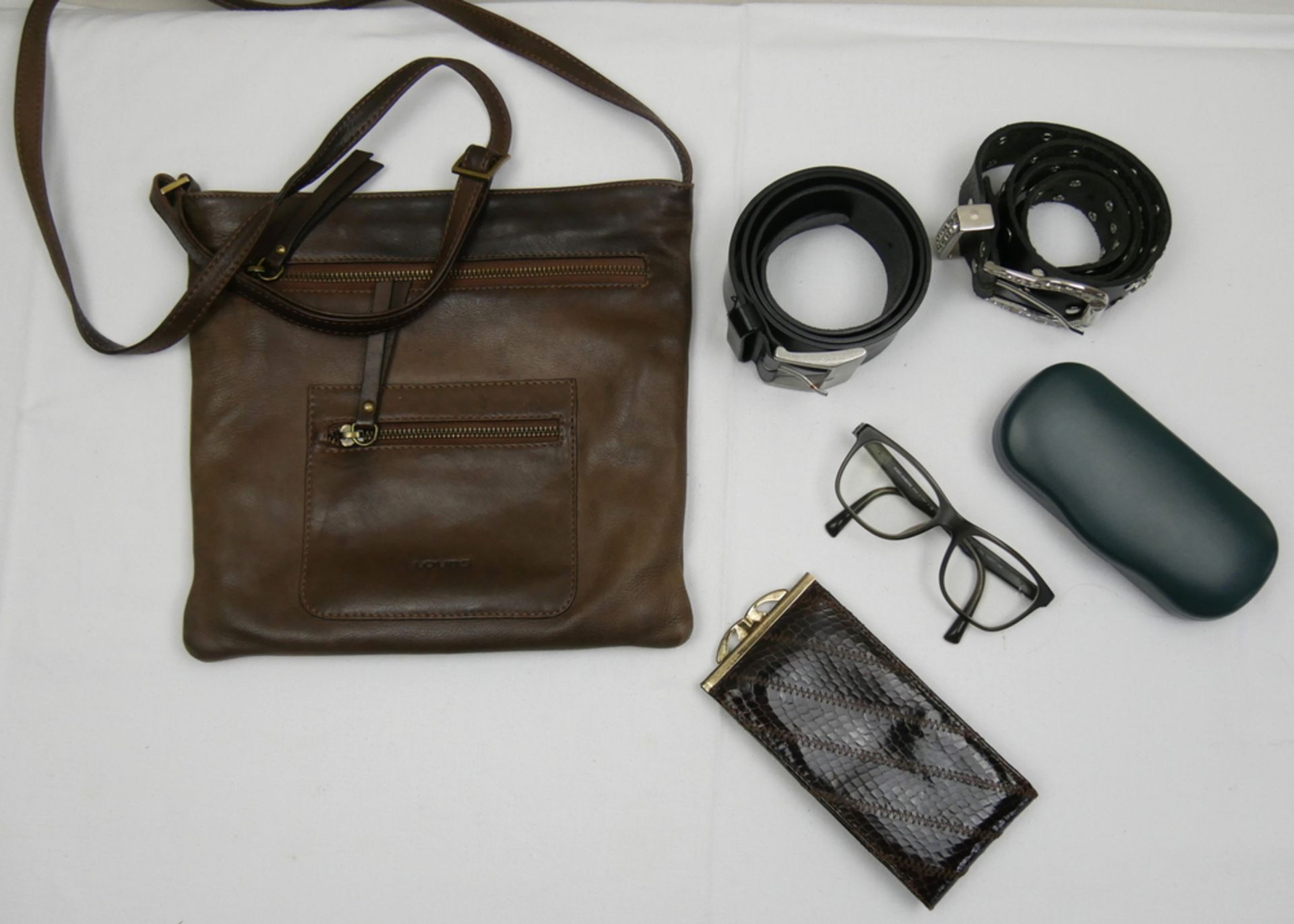 Lot Modeaccessoires, dabei Brille Dolce & Gabana, Marc O`Polo, Handtasche Loubs sowie 1 Brillenetui.