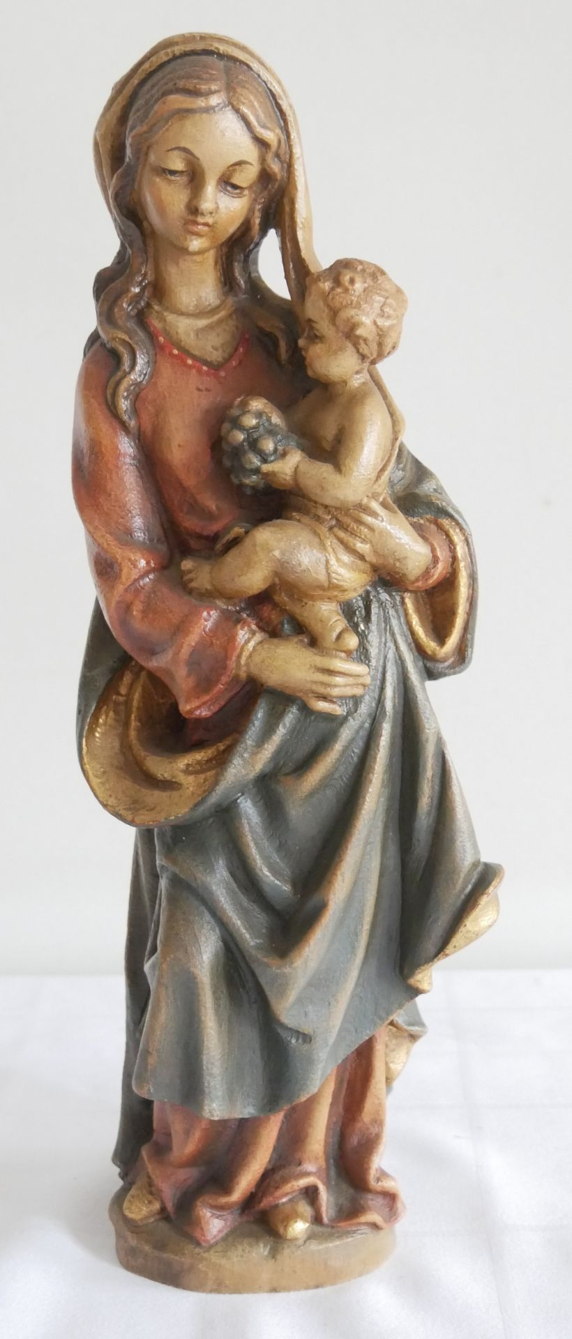 Holzfigur "Maria mit Jesuskind", handbemalt. Höhe ca. 35,5 cm