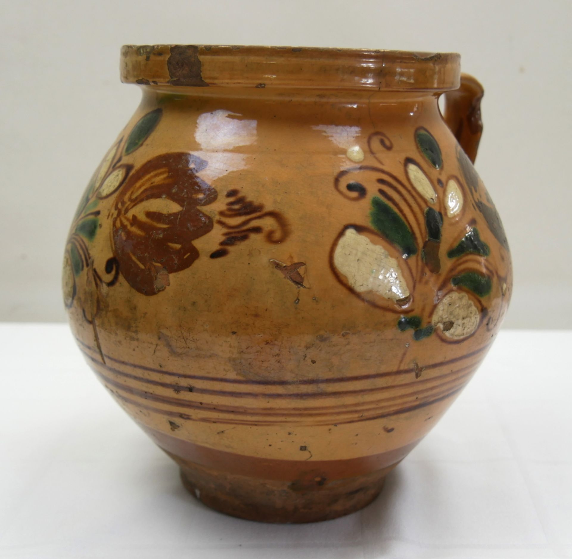 Steinkrug Keramik mit Henkel (1 fehlt!) und floraler bemalung. Wohl um 1900. Handbemalt. Höhe ca. 21 - Bild 2 aus 2