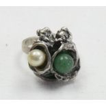 925er Silberring mit Jade Perle besetzt. Ausgefallenes Stück. Ringgröße 56