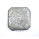 Puderdose, 835er Silber, Verschluß defekt. Maße: 6x6 cm