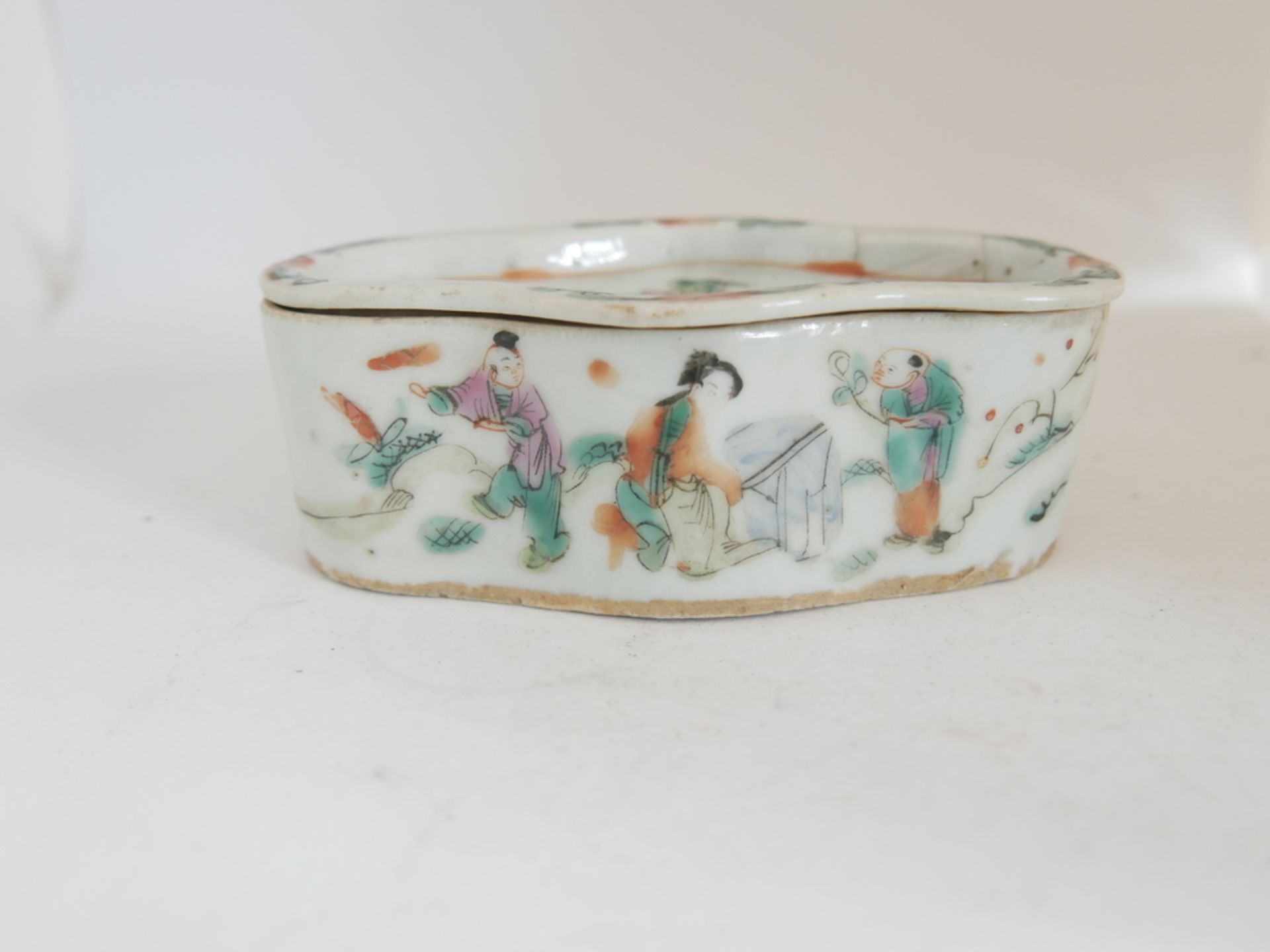 Aus Sammelauflösung! Altes chinesisches Porzellan des 19. Jahrhunderts. Räuchergefäß nach Familie