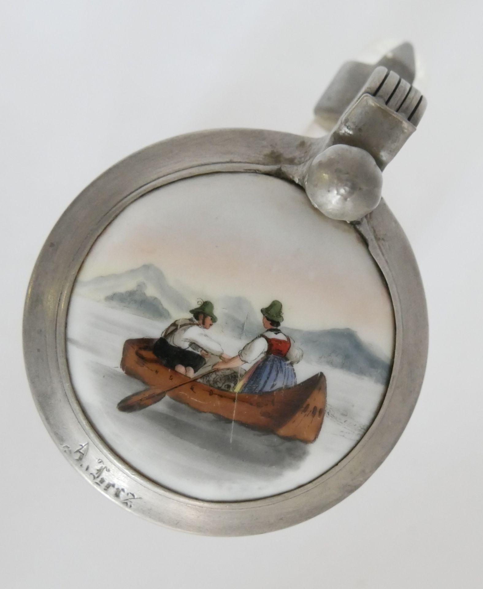 Glas Bierkrug, Daumendrücker mit Porzellan Deckel. Starke Gebrauchsspuren. Höhe ca. 15 cm. - Image 2 of 2