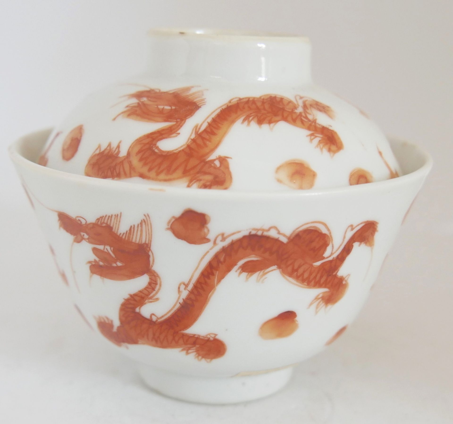 Aus Sammelauflösung! Altes chinesisches Porzellan des 19. Jahrhunderts. Teeschale mit Deckel,