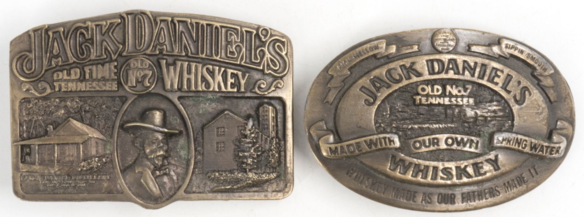 Zwei Gürtelschnallen "Jack Daniels", nicht mehr tragbar. Maße: ca. 79 mm x ca. 53 mm und ca. 80 mm x