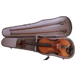4/4 Violine mit 2 Violinenbögen im Kasten. Gesamtlänge ca. 59 cm, Korpusmaße: unten ca. 20,5 cm,