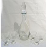 Stöpselflasche, mit 7 passenden Gläsern. Höhe der Flasche mit Stöpsel ca. 37 cm