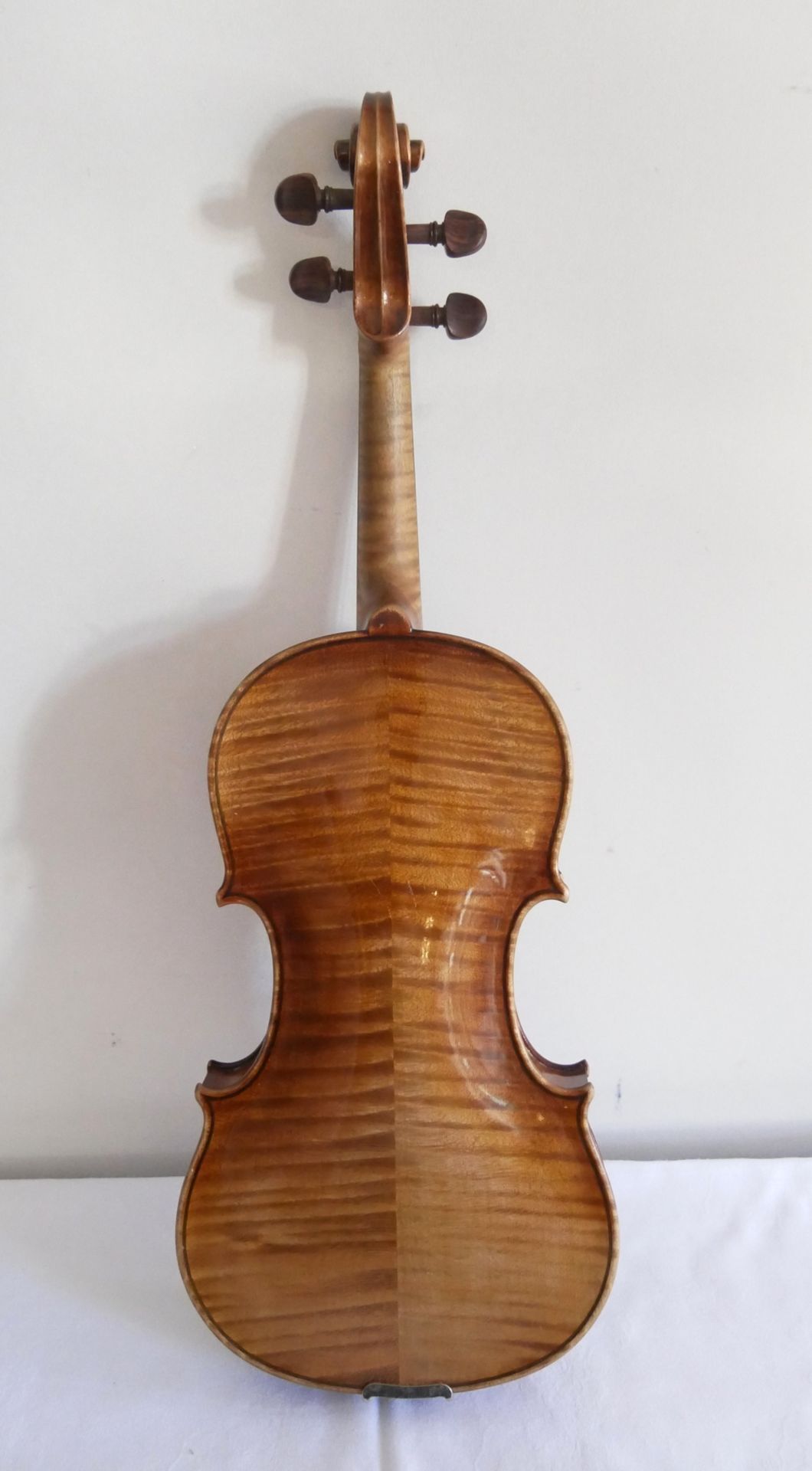 4/4 Violine mit 2 Violinenbögen im Kasten. Gesamtlänge ca. 59 cm, Korpusmaße: unten ca. 20,5 cm, - Image 4 of 6