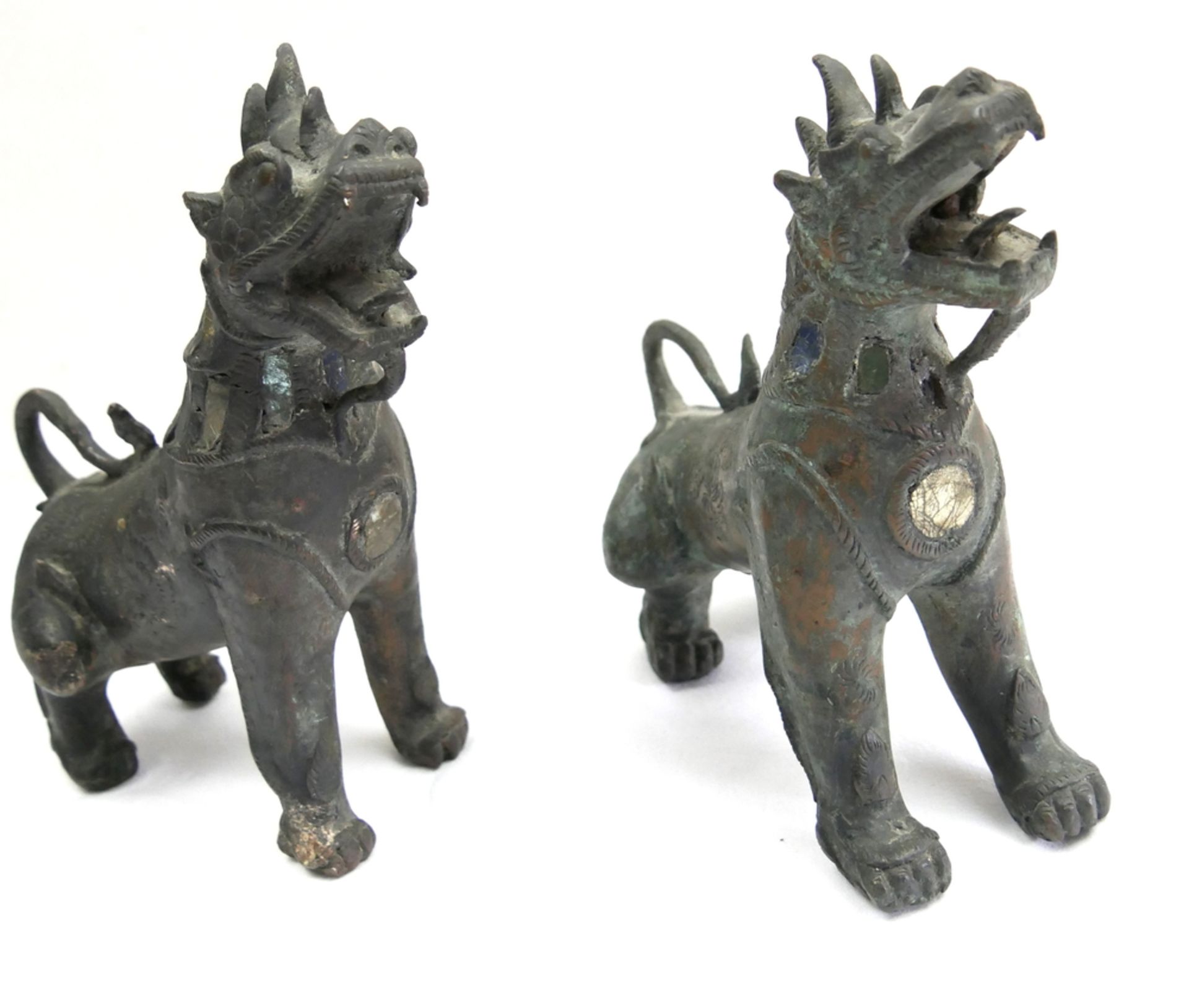 paar Tibetische Foo - Hunde / Tempelwächter aus Bronze mit verzierten Schmuckhalsband. Teilweise mit - Bild 2 aus 2
