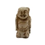 kleine geschnitzte Figur - Netsuke, aus Japan. "lachender Hotei", von Kopf bis Fuß durchgängiges