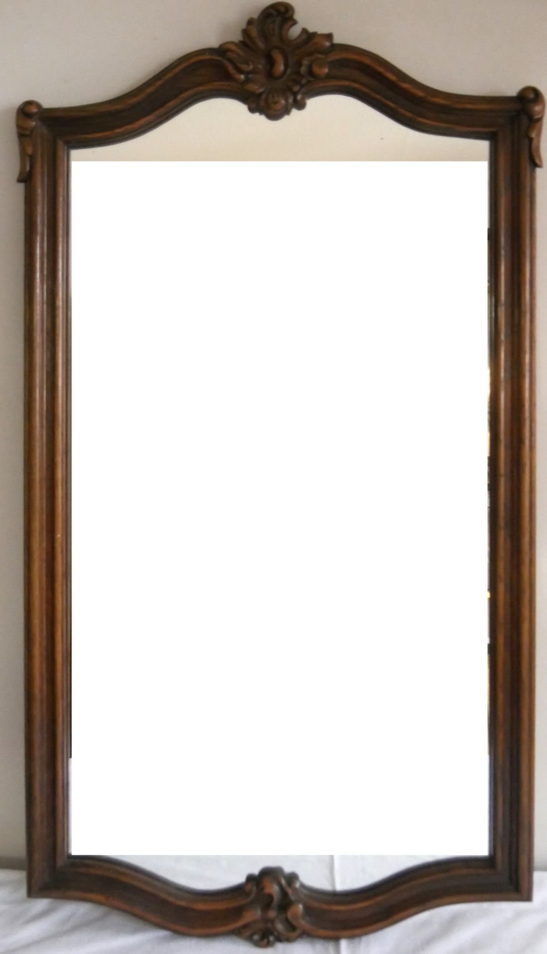 Spiegel im Holzrahmen, Höhe ca. 85 cm, Breite ca. 43 cm