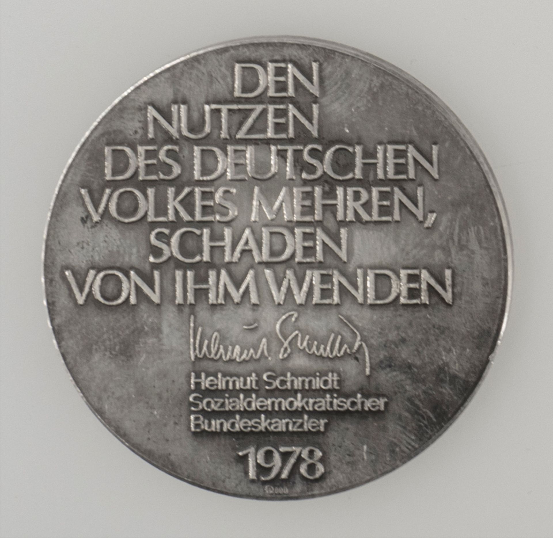 Silber - Medaille "Helmut Schmidt". Silber 999. Durchmesser: ca. 50 mm. - Image 2 of 2