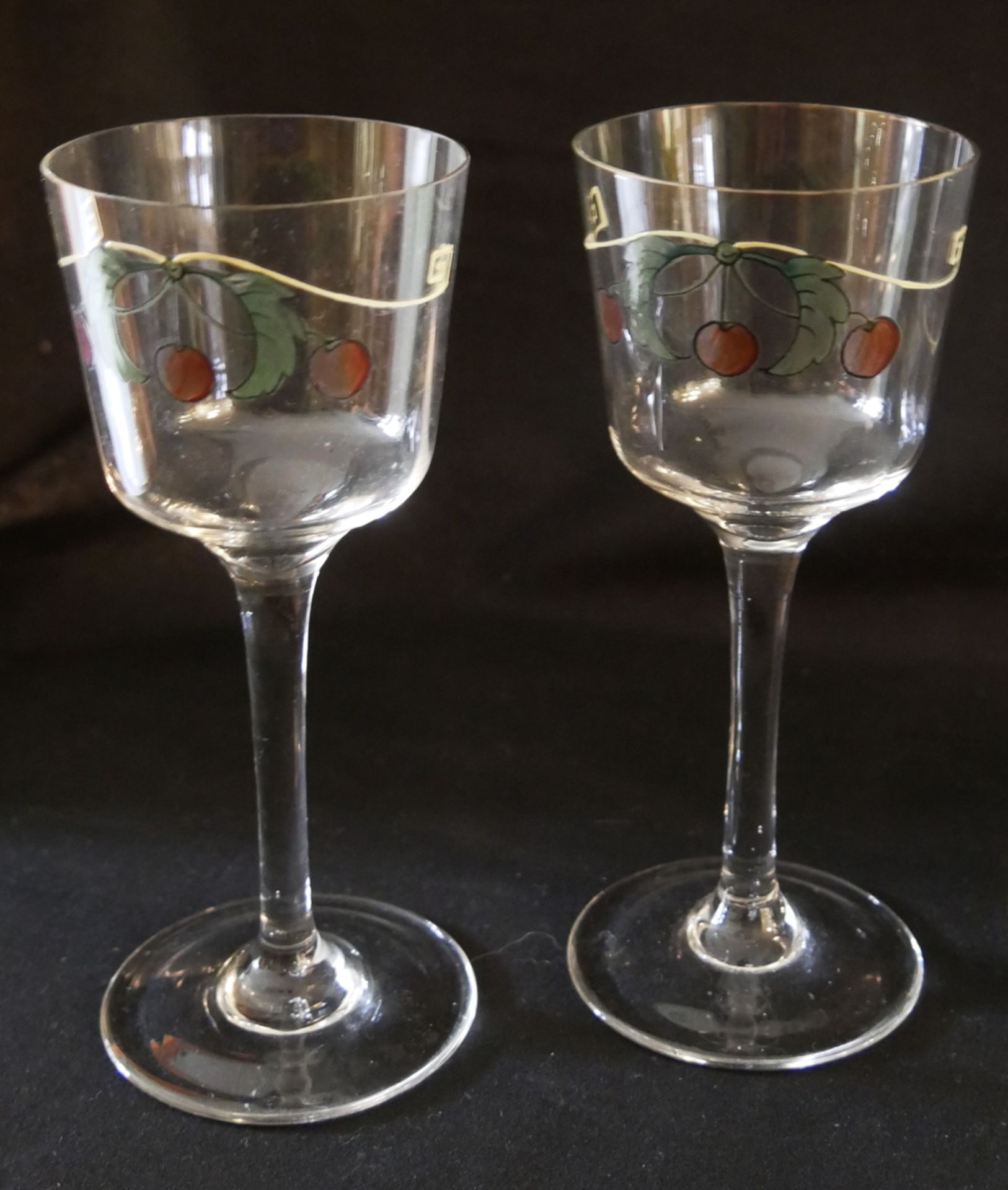 1 Glaskaraffe im Jugendstil mit 4 passenden Gläser "Kirschen". Sehr guter Zustand.Wohl - Image 3 of 3