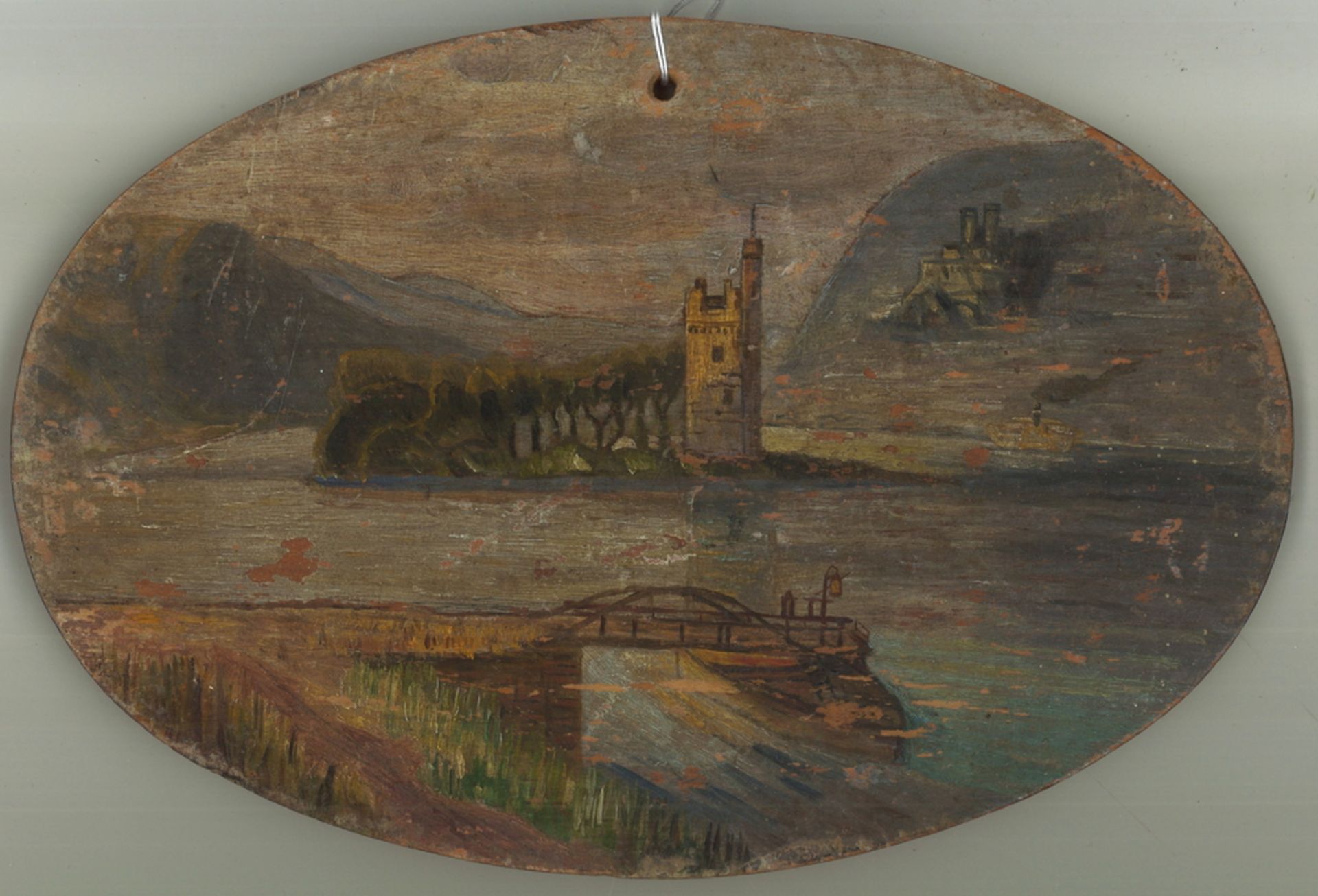 auf Holz Malerei, ovales Gemälde "romantische Landschaft" rückseitig Signiert. Maße: Höhe ca. 17 cm,