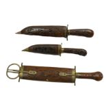 3 alte indische Messer / Dolche in Edelholz - komplett mit Schnitzereien und Messing Monturen, in