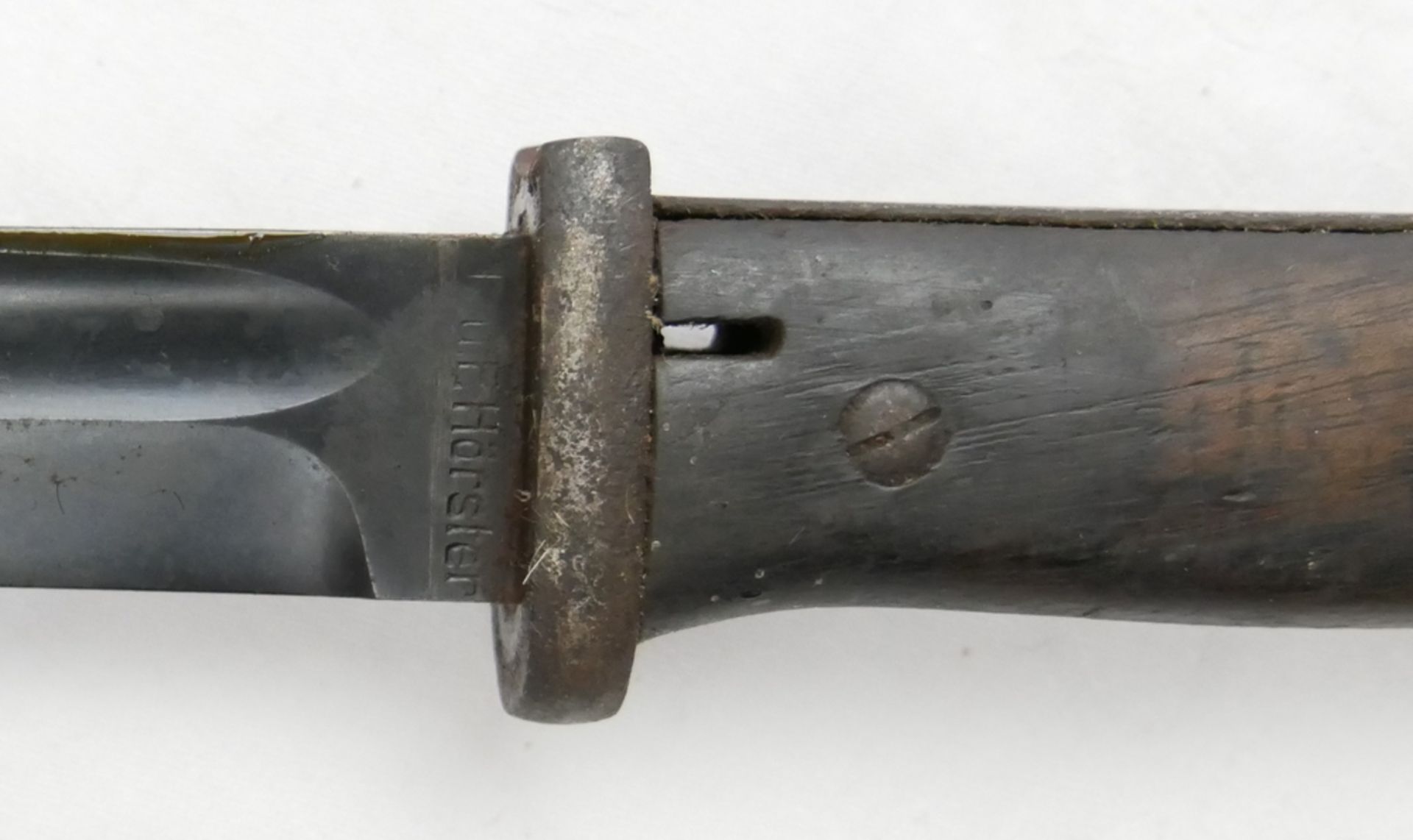 Ausgehbajonett K98 Fa. E. Hörster in Scheide. Gebrauchsspuren vorhanden. Klingenlänge ca. 25 cm, - Bild 3 aus 3