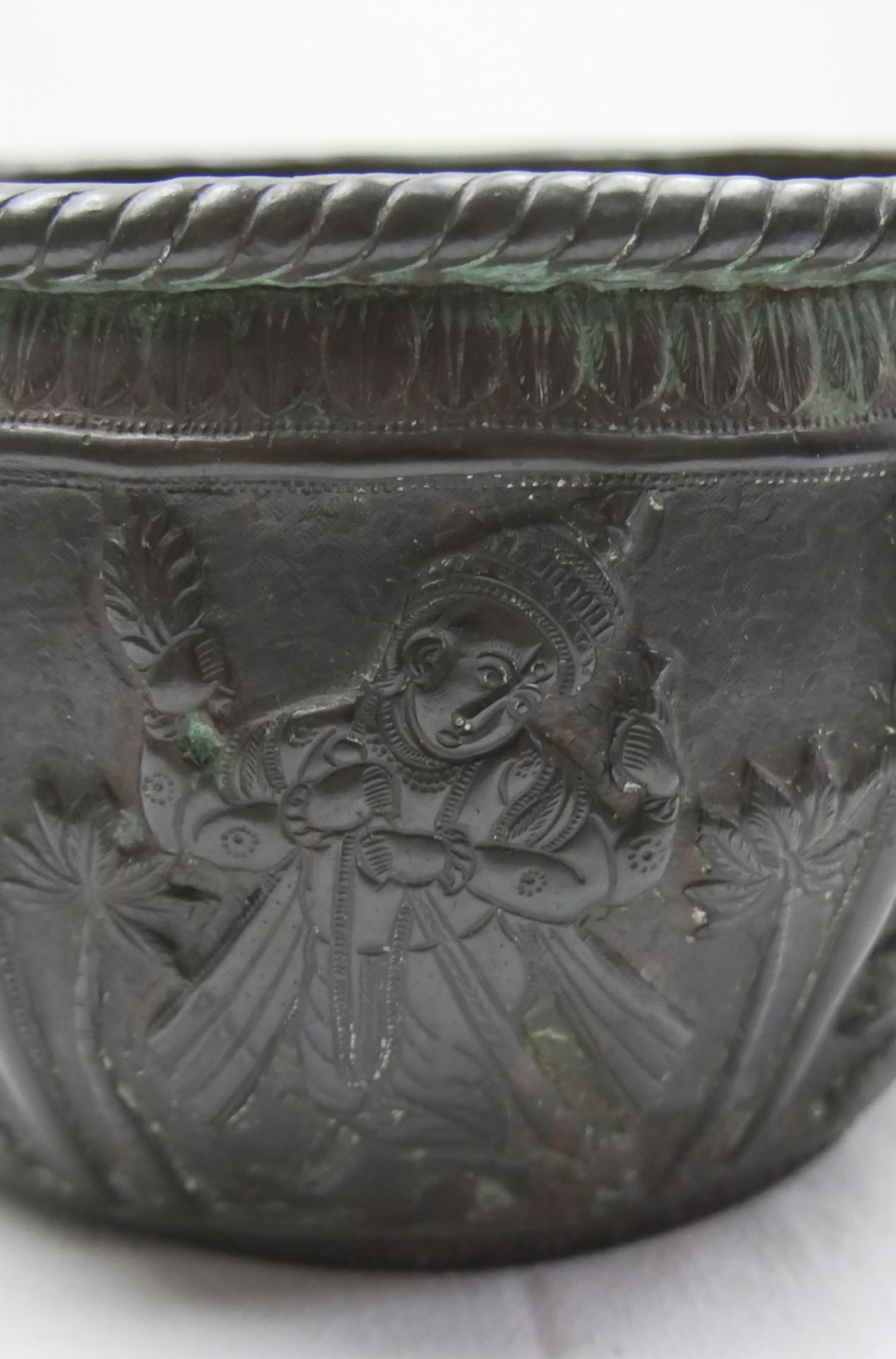 Antike burmesische Thabeik Schale. Wohl um 1880. Höhe ca. 13 cm, Durchmesser ca. 19 cm - Bild 3 aus 3