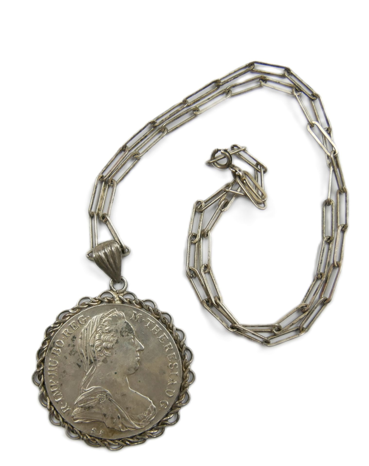 Maria Theresia Thaler mit Silberkette. Länge ca. 49 cm