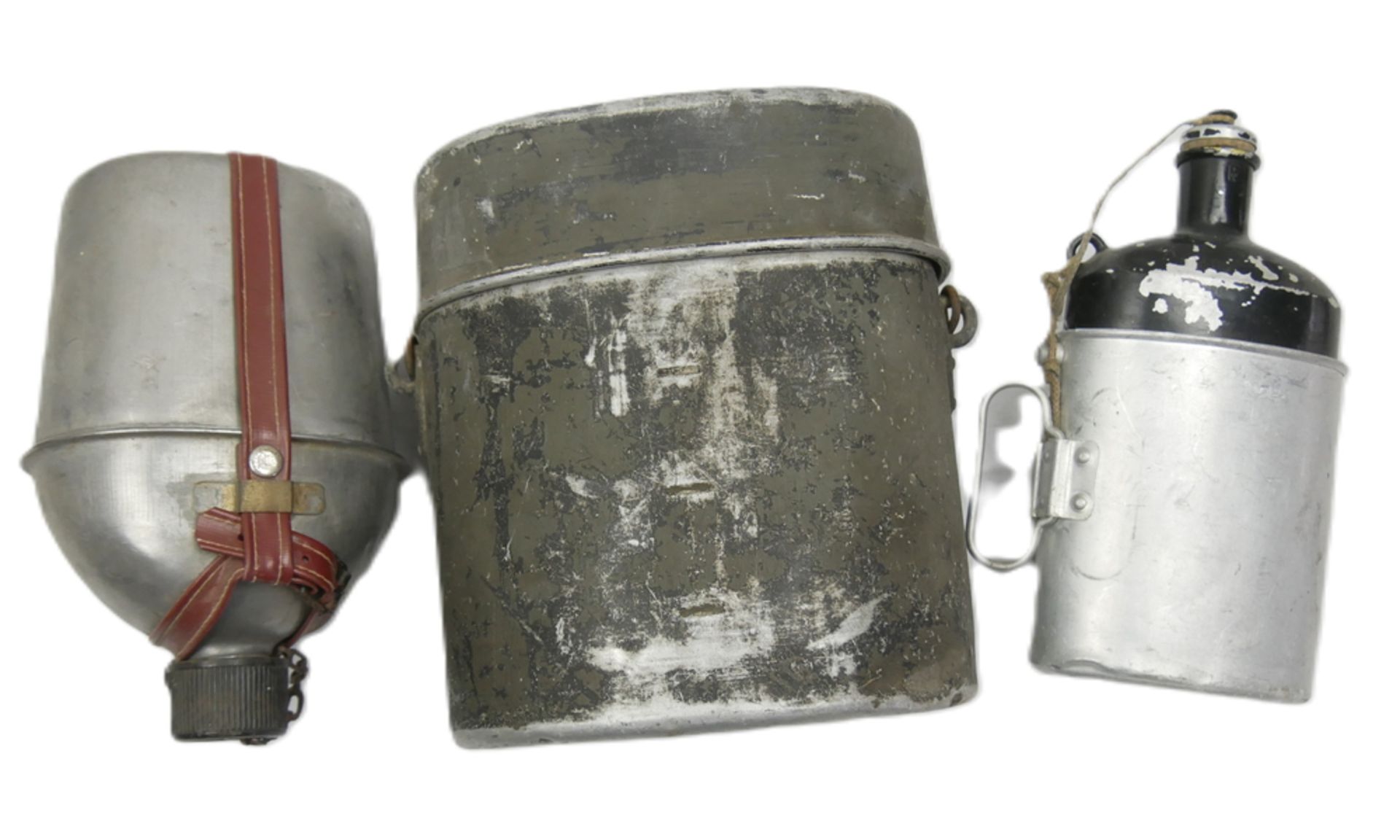 Lot Feldgeschirr und Feldflaschen der Wehrmacht, wohl 2. Weltkrieg aus Aluminium. Insgesamt 3 Teile. - Bild 2 aus 2