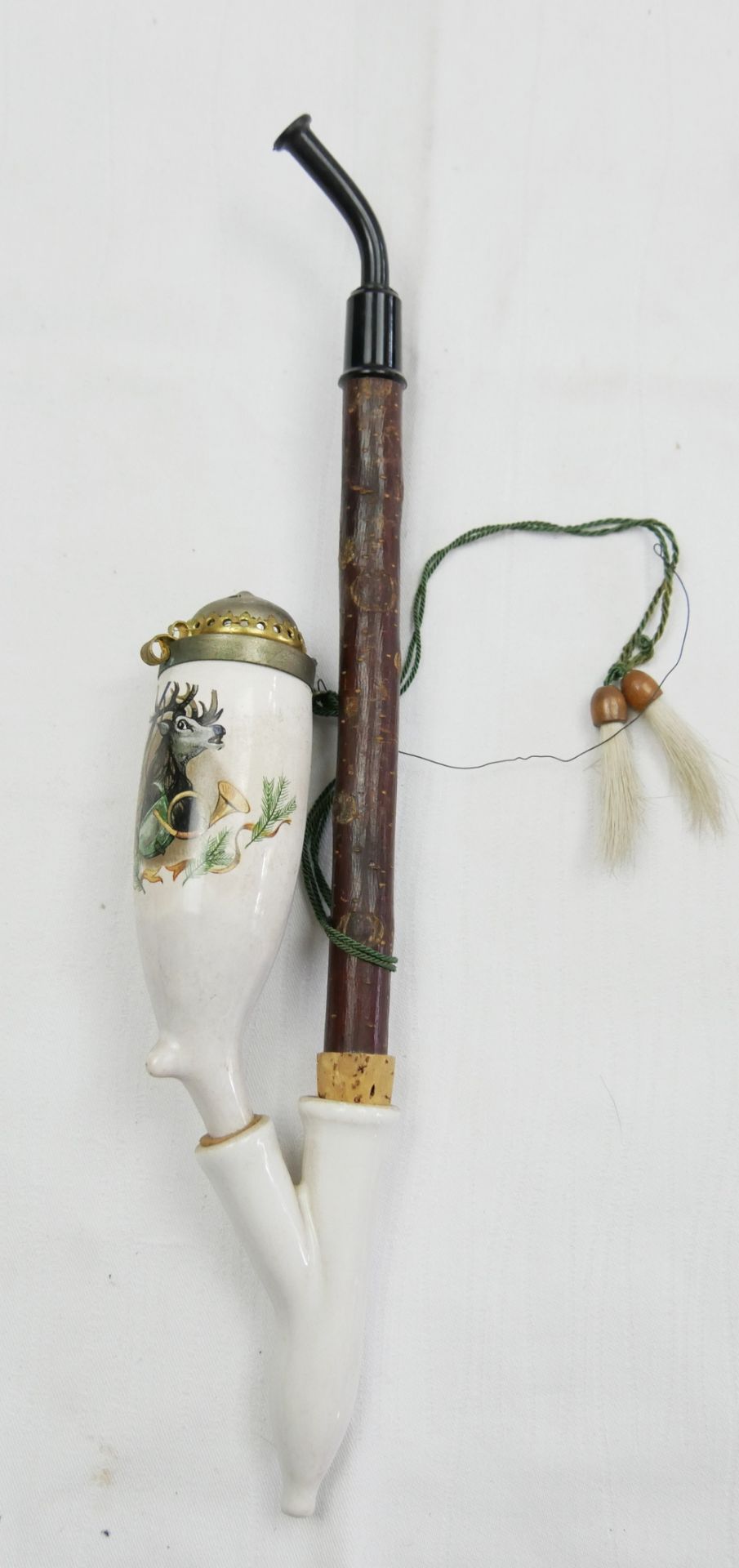 Antike Pfeife mit Porzellankopf, bemalt mit einen Hirsch. Bitte besichtigen