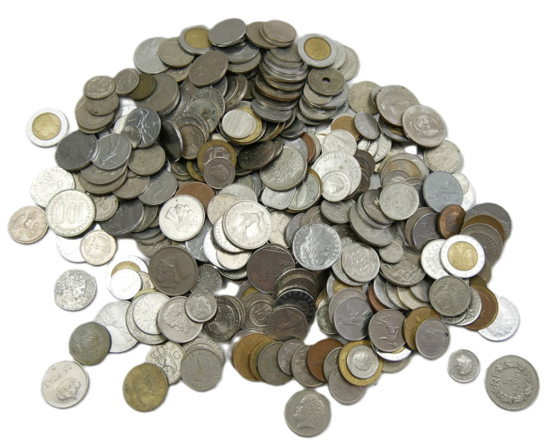 Lot Münzen alle Welt, insgesamt ca. 2,07 kg. Bitte besichtigen!