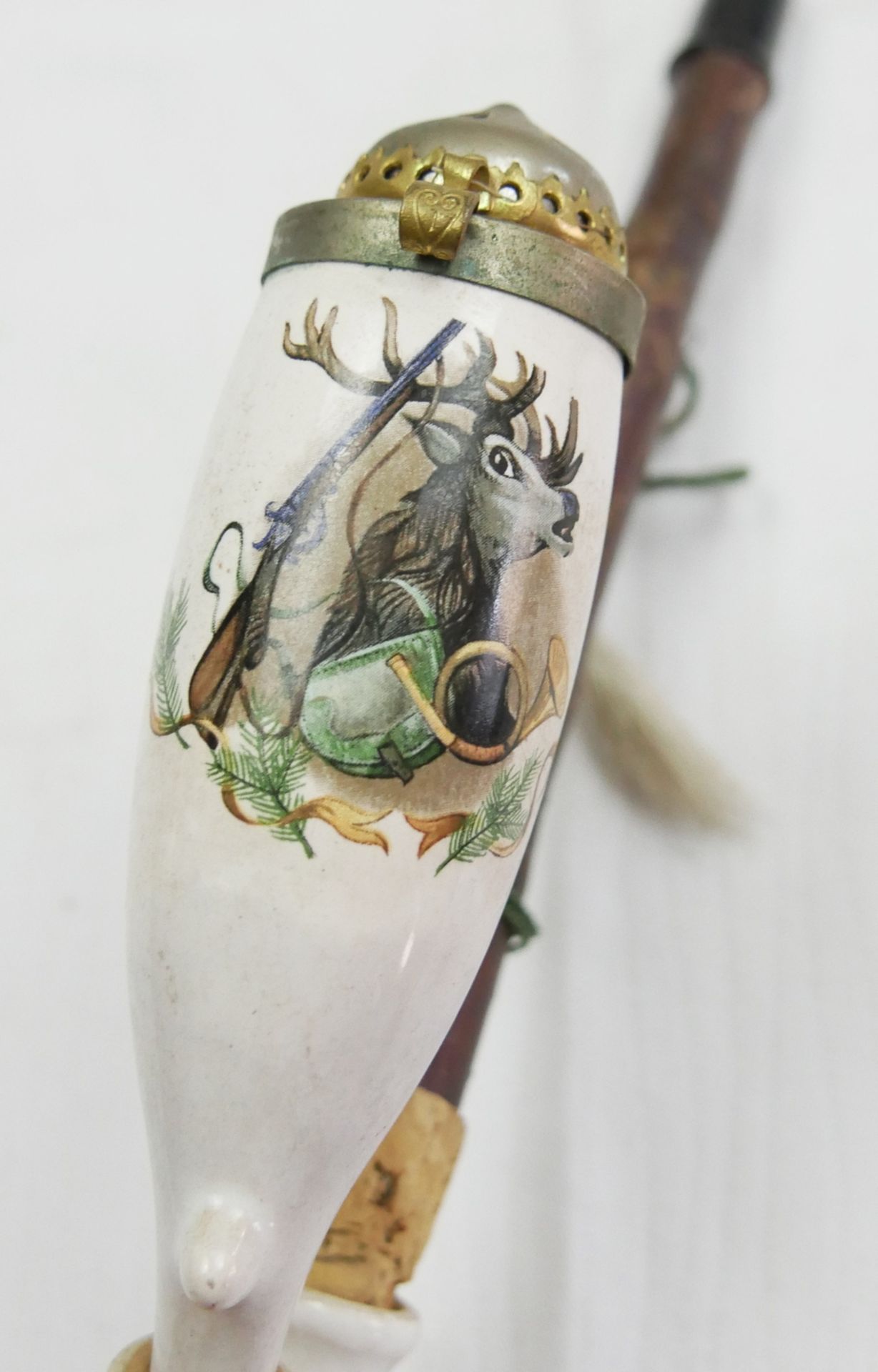 Antike Pfeife mit Porzellankopf, bemalt mit einen Hirsch. Bitte besichtigen - Image 2 of 2