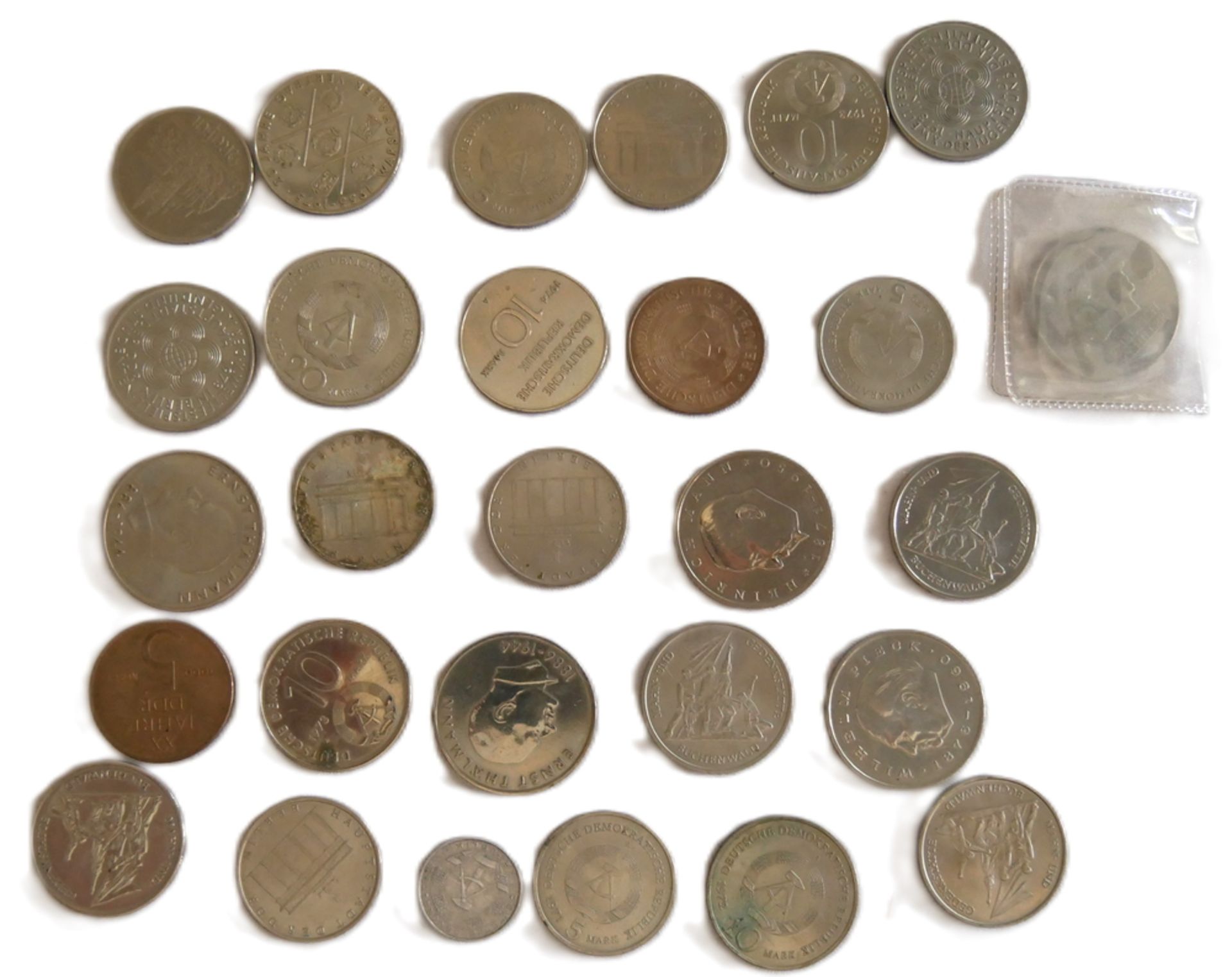 Lot DDR Münzen, 5, 10 und 20 Markstücke aus Auflösung. - Bild 2 aus 2