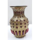 alte persische Vase in Metallmontur, handgeschlagener, reichlich ornamentierter perforierter