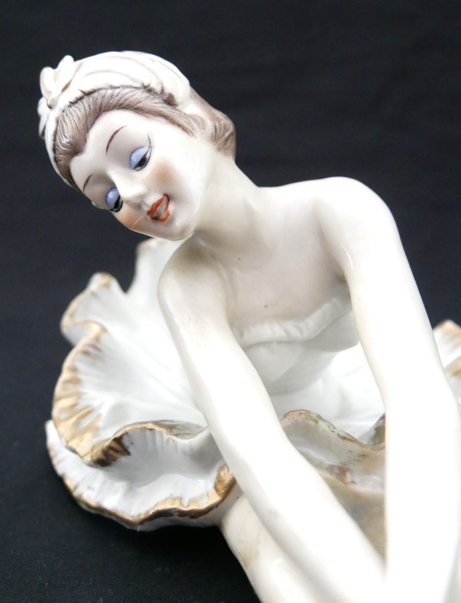 Keramikfigur "Ballerina", ungemarkt. Länge ca. 27 cm, Höhe ca. 13 cm - Bild 3 aus 3