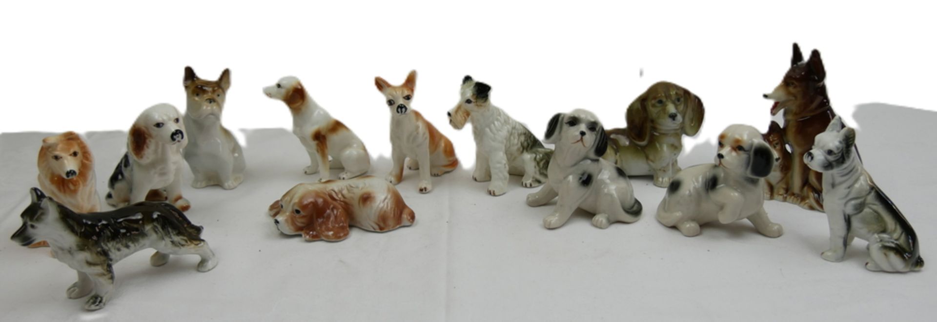 Lot Porzellanfiguren "Hunde" verschiedene Modelle. Ungemarkt.