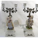 Antikes Porzellan Kerzenständer-Paar, je 2-flammig mit Bronzeaufbau, wohl Frankreich 19.