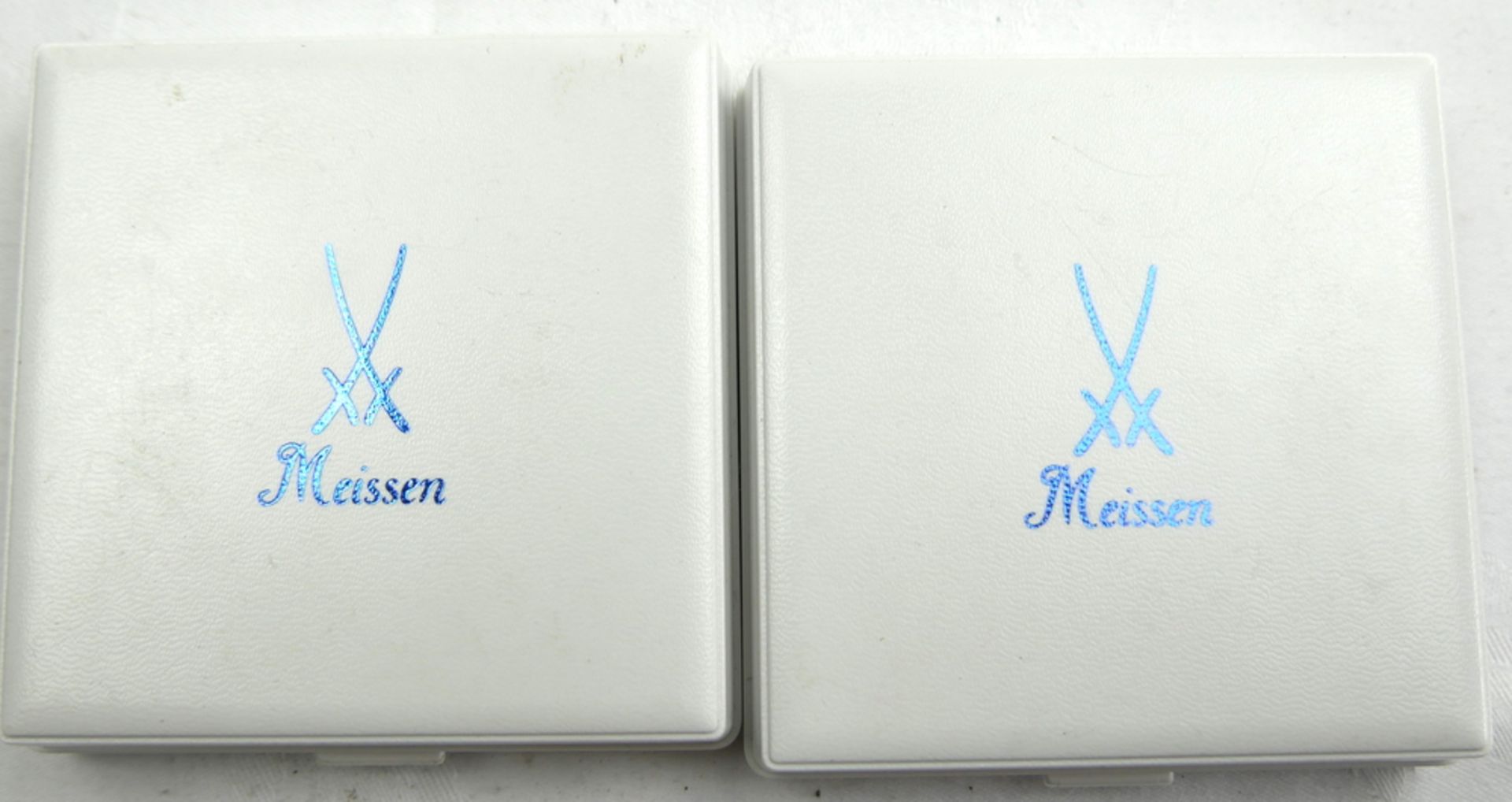 Meissen, 2 Porzellan Medaillen, Arrneimittelwerk Dresden - Burgen und Schlösser aus Sachsen. Im - Bild 4 aus 4