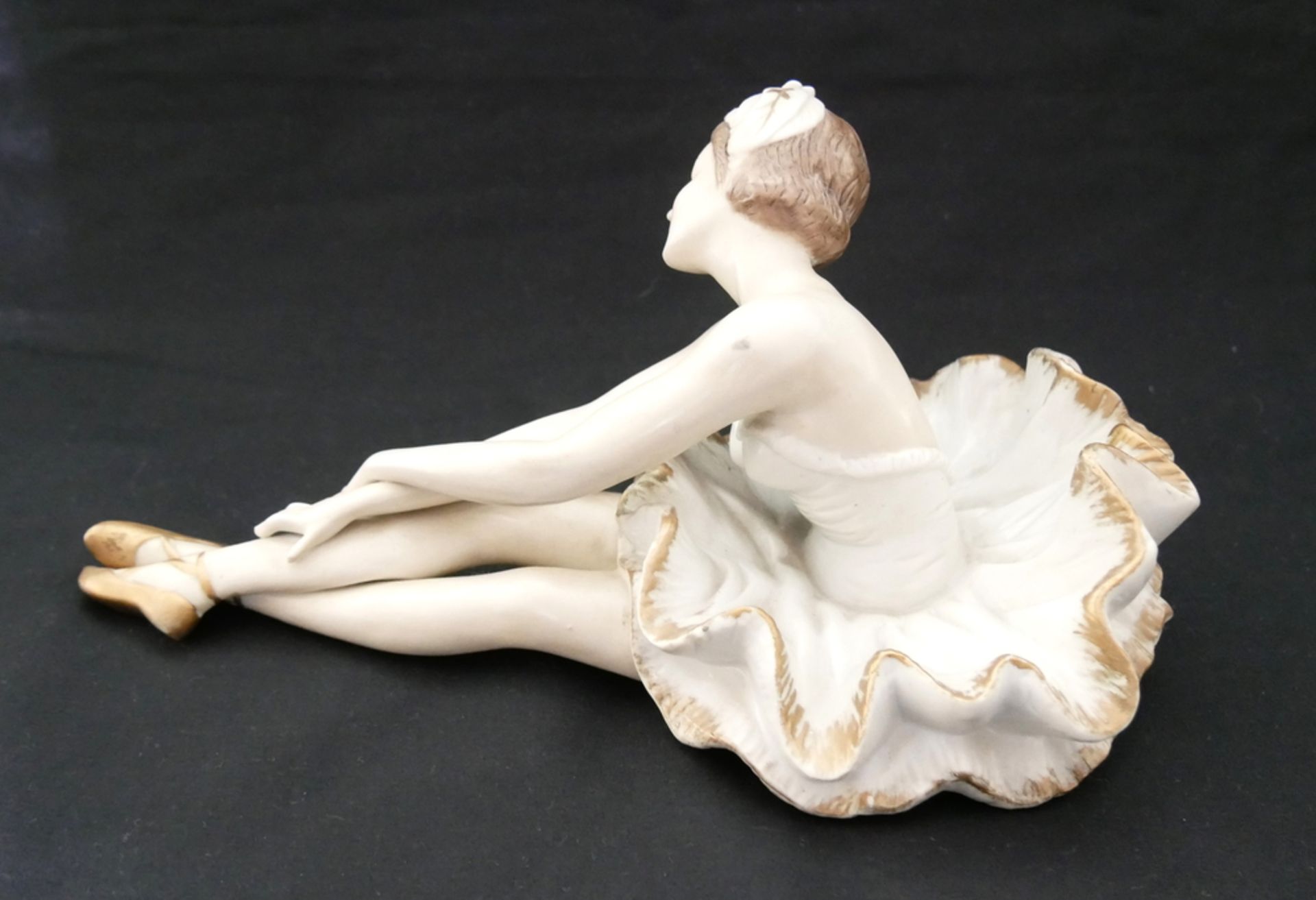 Keramikfigur "Ballerina", ungemarkt. Länge ca. 27 cm, Höhe ca. 13 cm - Bild 2 aus 3