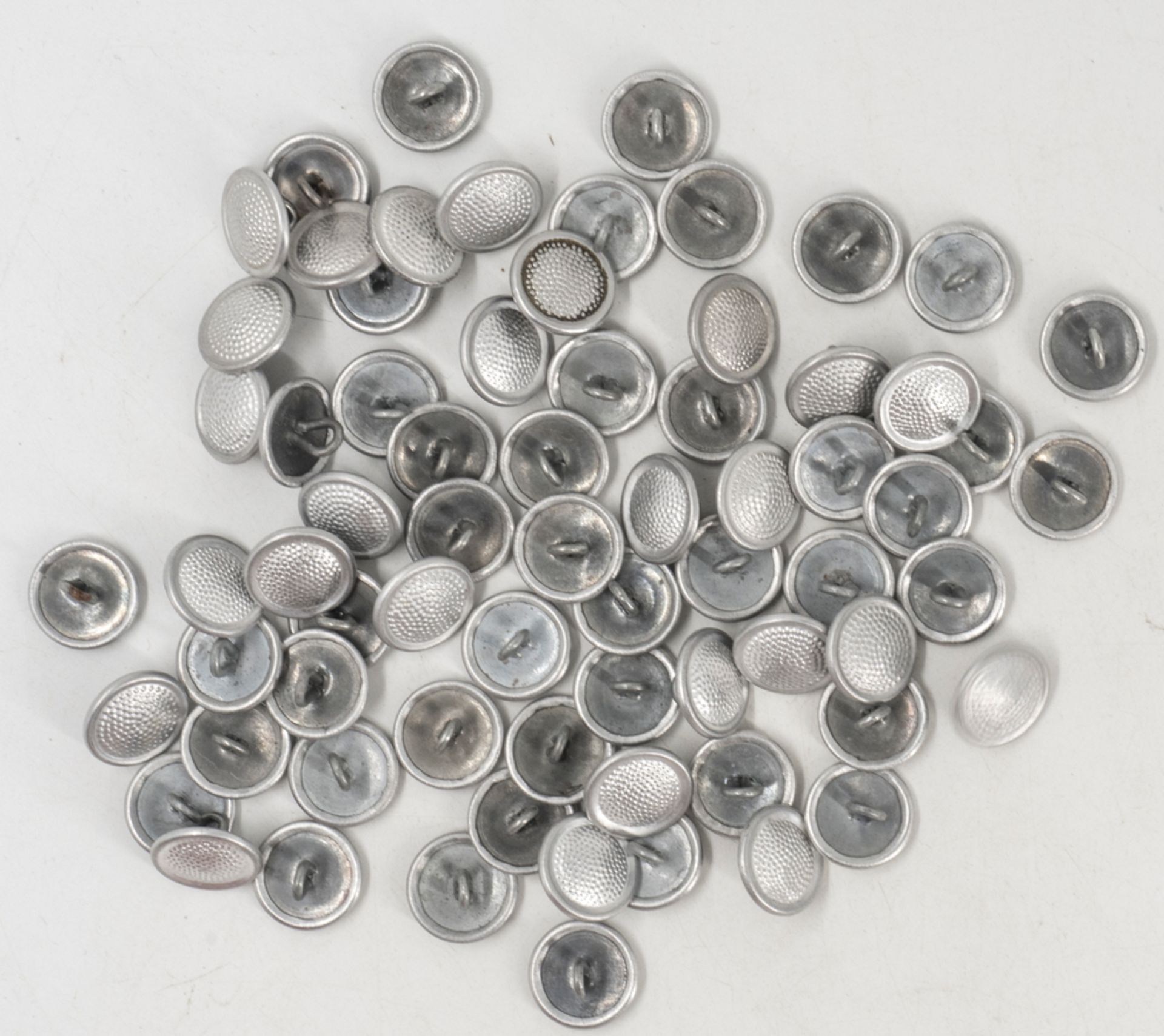 Lot Uniformknöpfe der NVA, Silber, Metall, Durchmesser: 12 mm. 70 Stück.