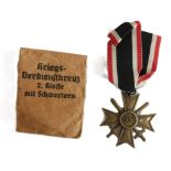 Kriegsverdienstkreuz 2. Klasse mit Schwertern in Verleihungstüte. Bitte besichtigen!