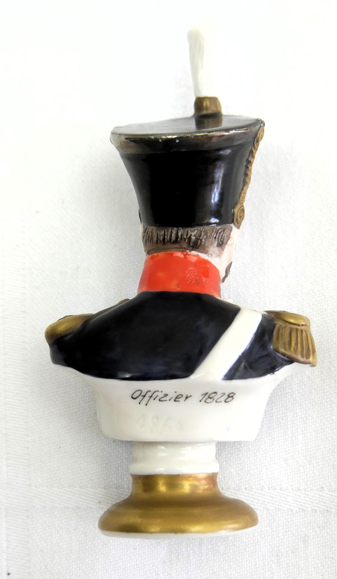 Kister Porzellan Figur "Offizier 1828" Mütze leicht bestoßen. Höhe ca. 10 cm - Bild 2 aus 3