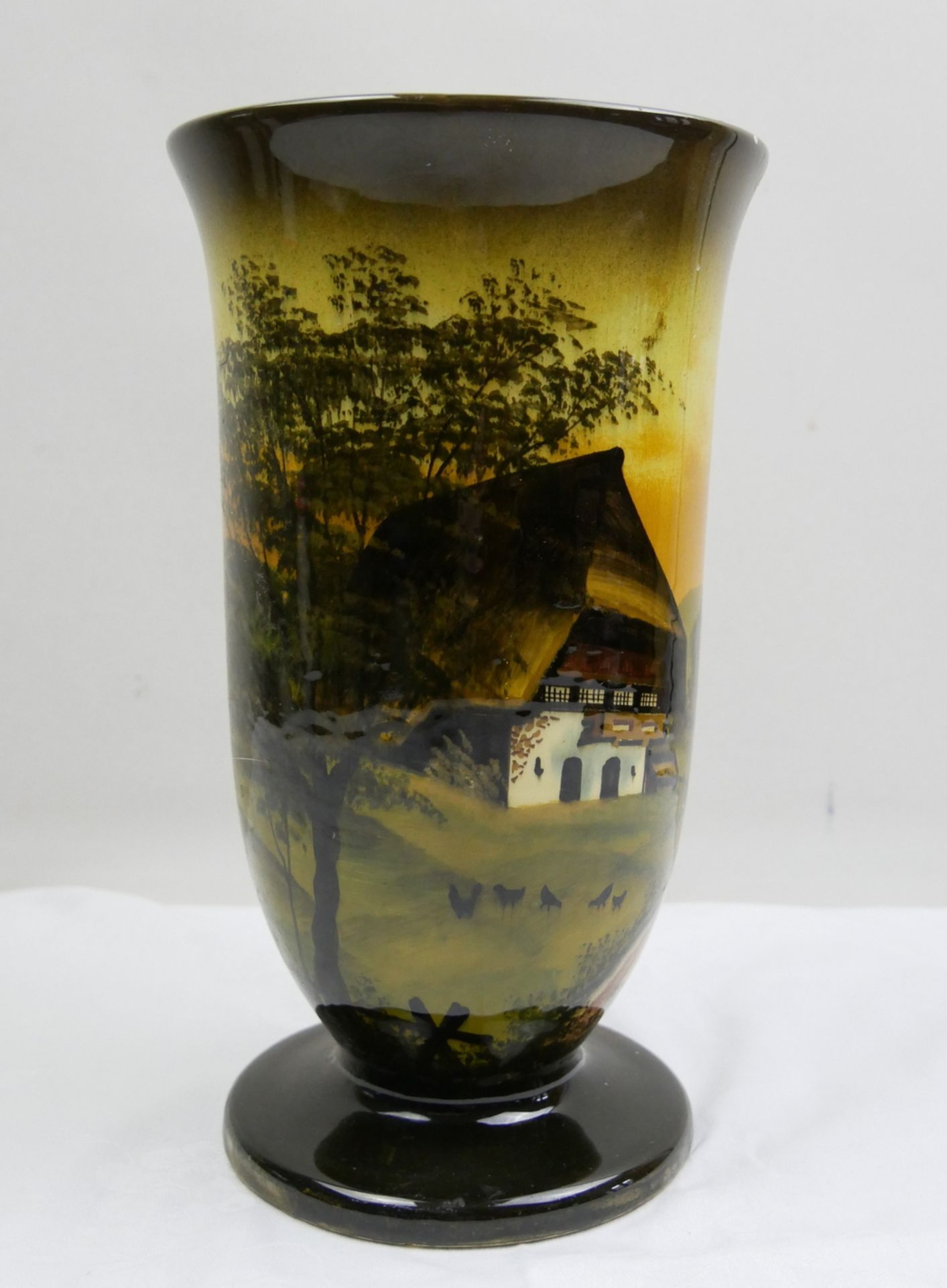 Keramik Vase Schramberg, Landschaftliches Motiv, mit Chip. Höhe ca. 27 cm