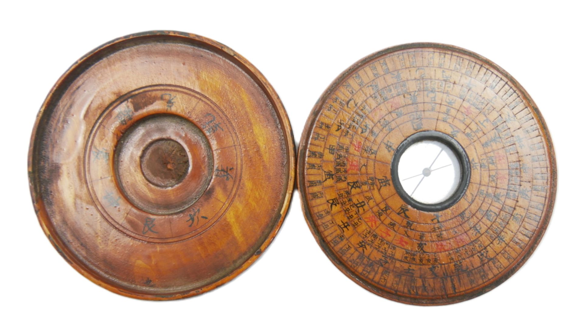 antiker chinesischer "Luo Pan" Feng Shui Kompass, bemaltes Holz mit chinesischen Schriftzeichen. - Bild 2 aus 4