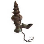 Antike asiatische Lampe, Bronze, 17./18. Jahrhundert. Höhe ohne Kette: 20,5 cm