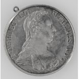 Österreich 1780, Maria Theresia Taler, gehenkelt.