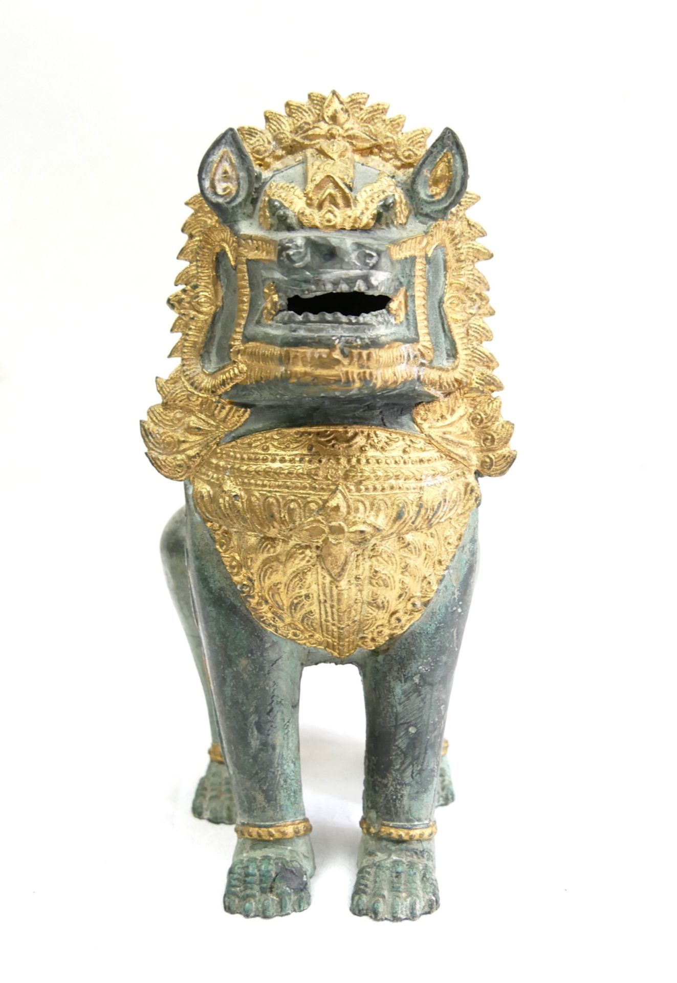 Thai Singha Tempelwächter Löwe - Foo Hund, Steinskulptur mit goldenen Details. Höhe ca. 18 cm