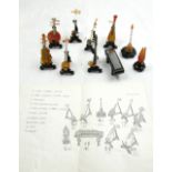 Satz von 10 chinesischen Vintage-Miniaturmusikinstrumenten, handgeschnitzt aus verschiedenen