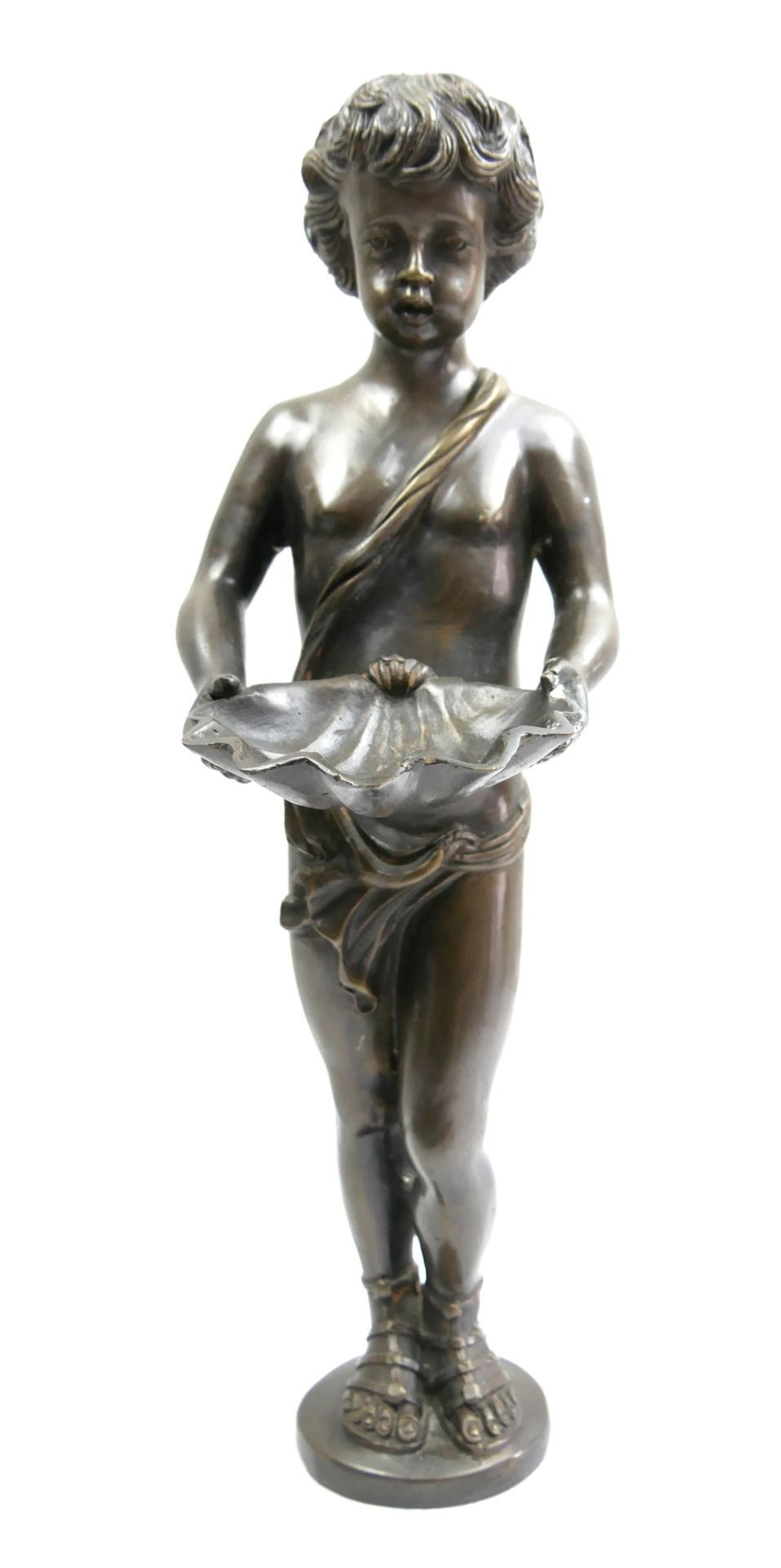 Bronze Figur, dunkel patiniert "Junge mit Muschelschale" unsigniert. Teilweise mit minimalen