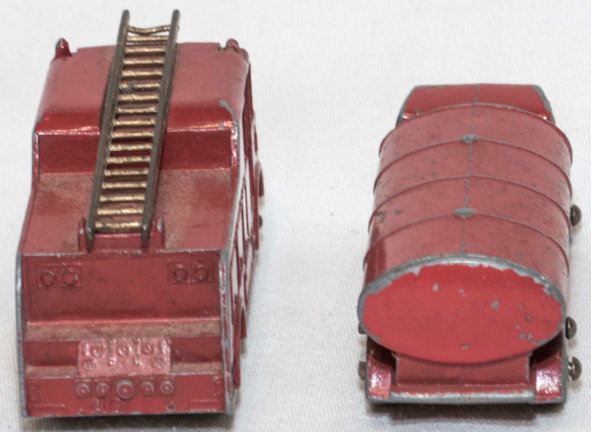 Zwei Lesney Modellautos, No. 9 Feuerwehr Truck und No. 11 Tankwagen. - Image 4 of 5