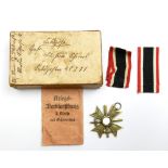 Kriegsverdienstkreuz mit Schwertern in Original Verleihungstüte, selten mit Feldpostpäckchen.