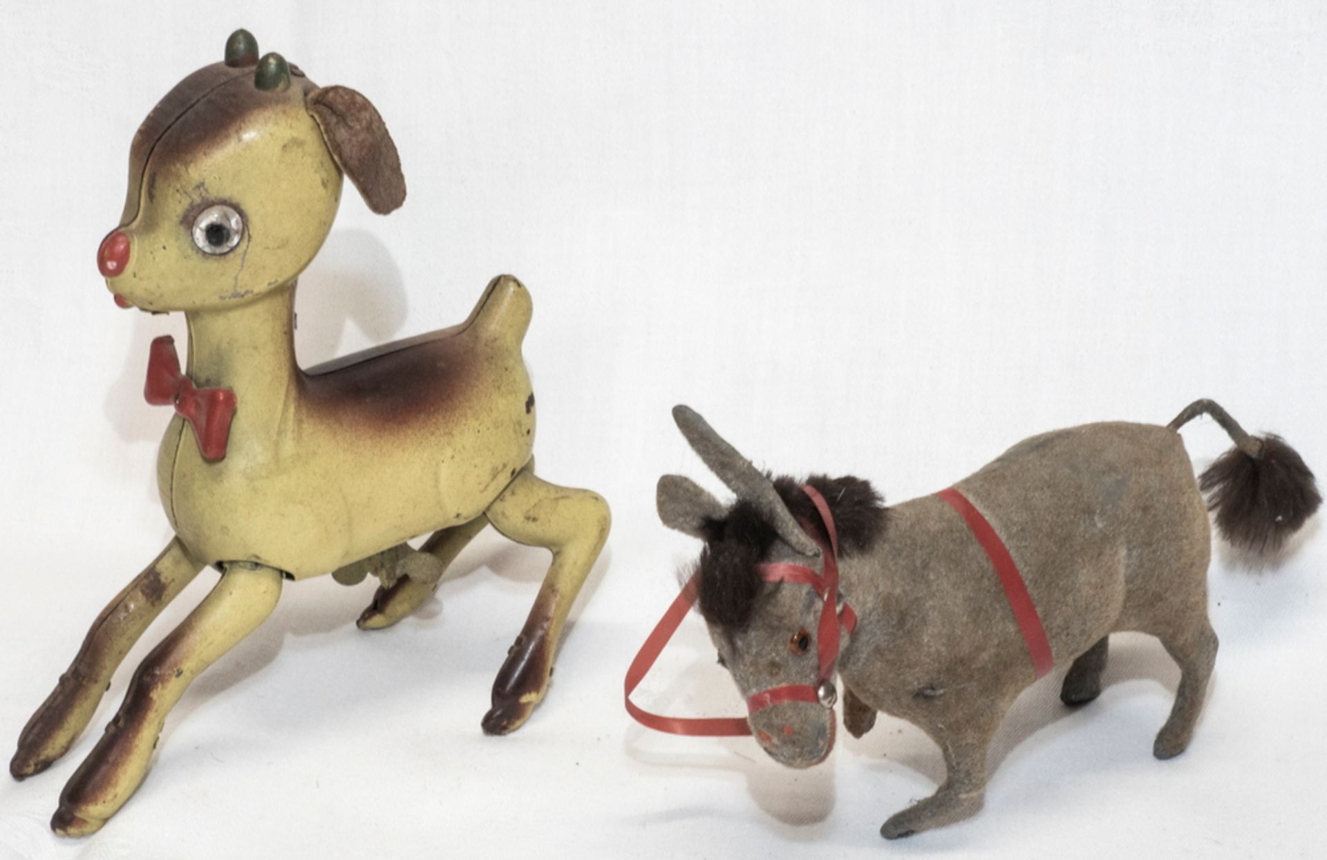 Zwei Aufzieh - Figuren: Rudolf "Red Nose" und Esel. Beide mit Fehlteilen bzw. Beschädigung. - Image 2 of 2