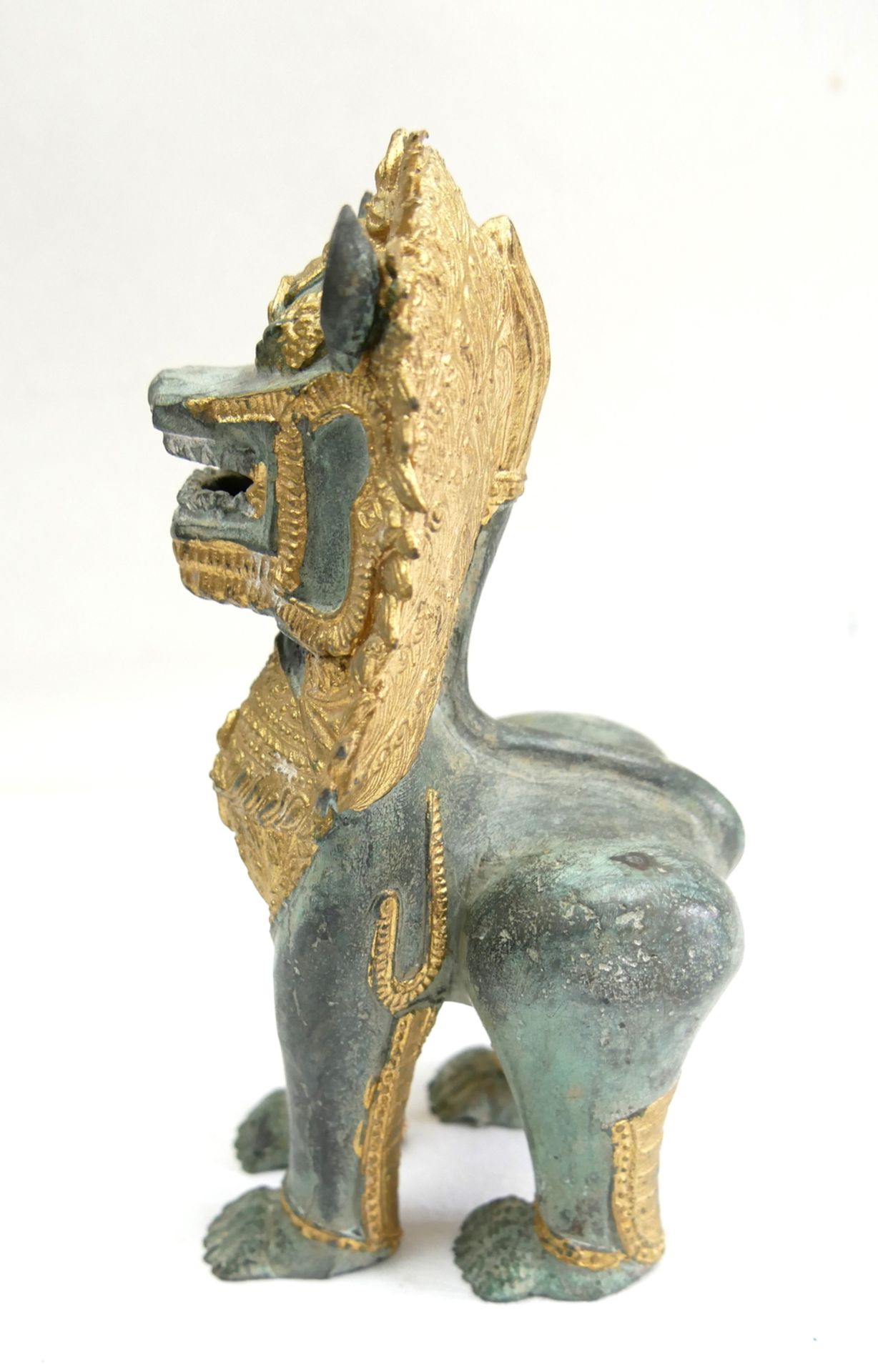 Thai Singha Tempelwächter Löwe - Foo Hund, Steinskulptur mit goldenen Details. Höhe ca. 18 cm - Image 2 of 2