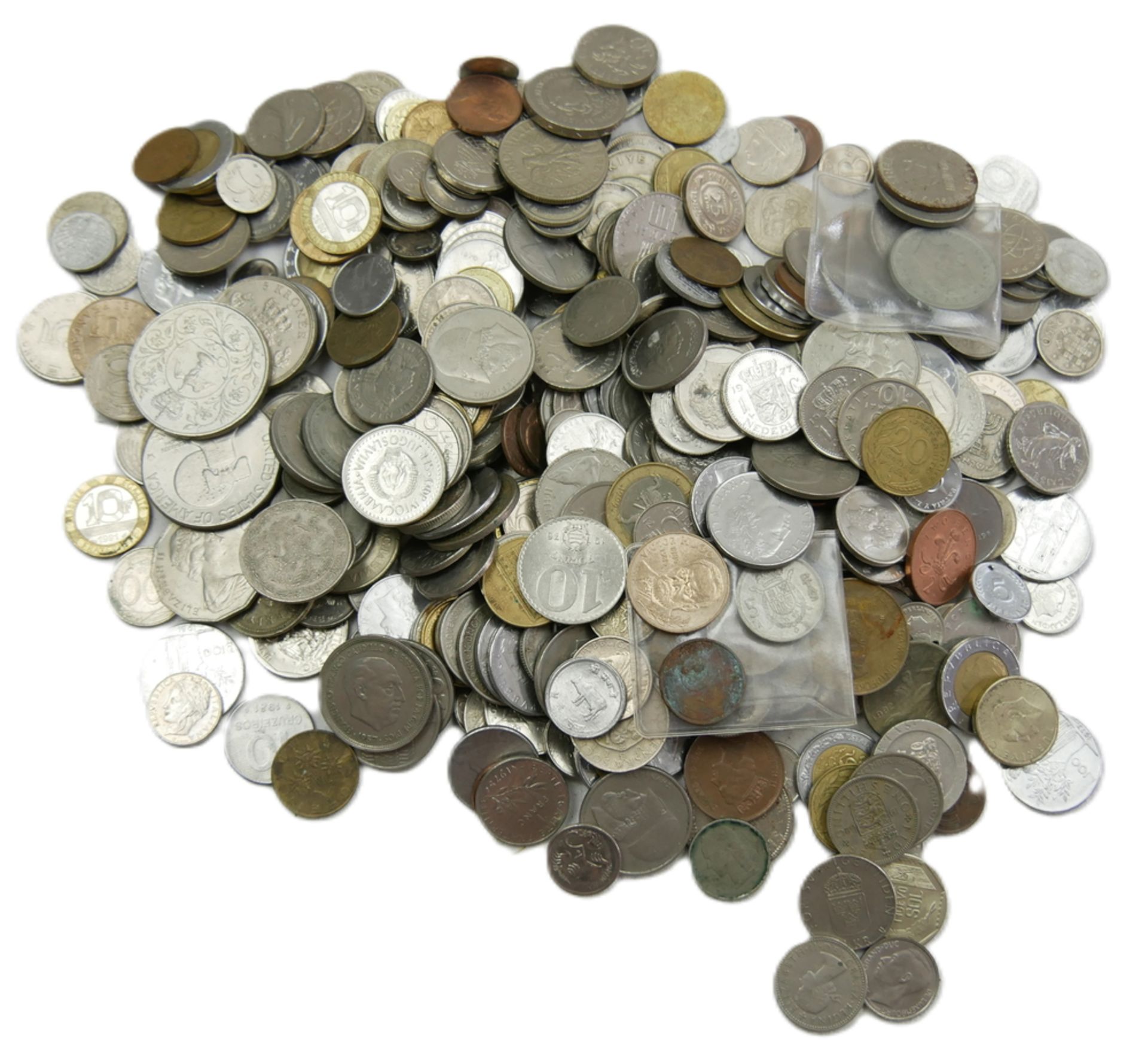 Lot Münzen alle Welt, insgesamt ca. 2,40 kg. Bitte besichtigen!