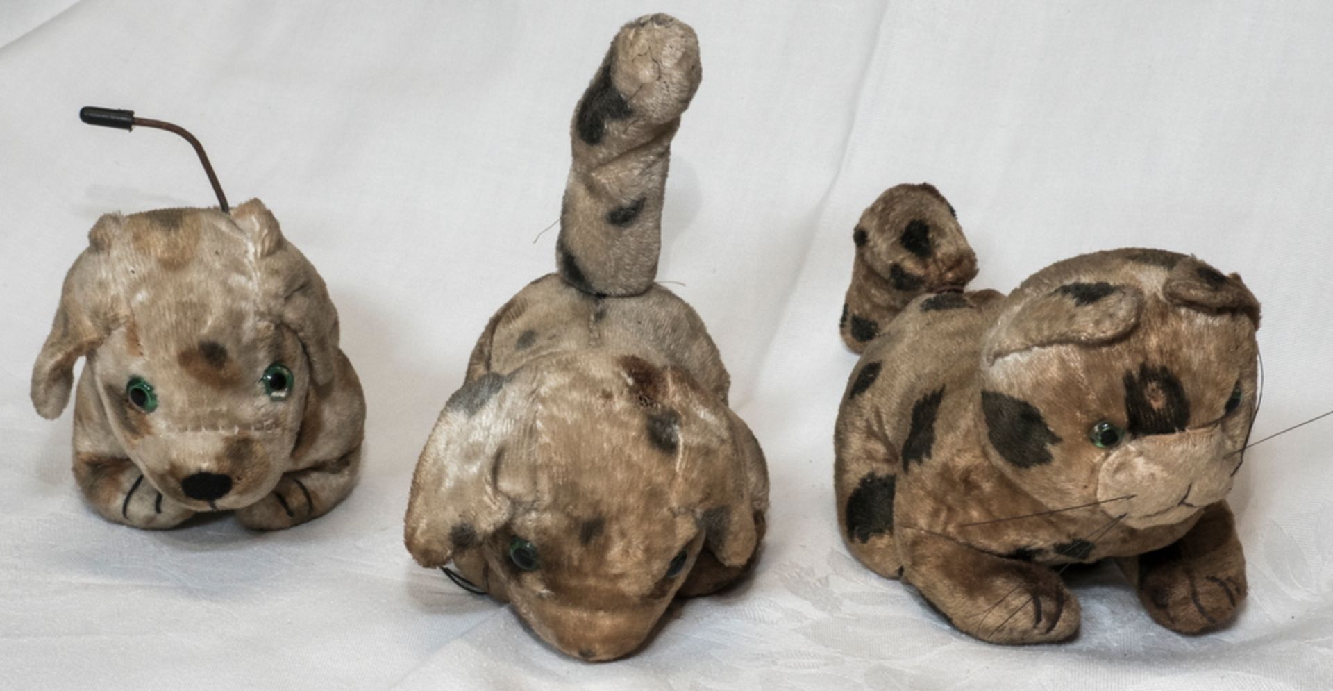 Drei alte Aufzieh - Figuren, Wildkatzen, ohne Schlüssel, ca. 60er Jahre, Höhe: bis ca. 13 cm.
